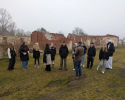 Exkursion-Sandbostel-9Hs-2025-22.jpg