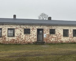 Exkursion-Sandbostel-9Hs-2025-36.jpeg