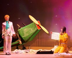 StPauli_Theater_Der_Kleine_Prinz_Kim-Rosner_und-Peter_Neutzling_356_C-O.-Fantitsch-scaled.jpeg