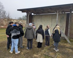 Exkursion-Sandbostel-9Hs-2025-23.jpg
