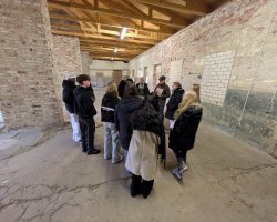 Exkursion-Sandbostel-9Hs-2025-29.jpg
