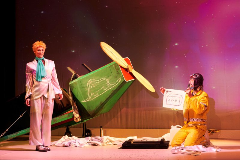 StPauli_Theater_Der_Kleine_Prinz_Kim-Rosner_und-Peter_Neutzling_356_C-O.-Fantitsch-scaled.jpeg